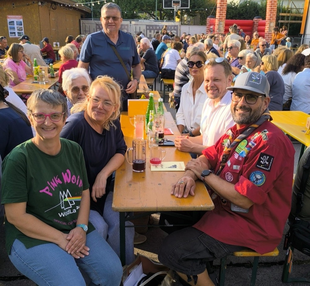 Gute Stimmung beim Sturmheurigen der Brucker Pfadfinder!