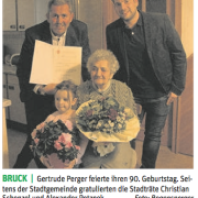 STR Alexander Petznek gratulierte Gertrude Perger zum 90. Geburtstag.