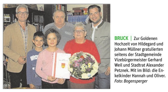 STR Alexander Petznek gratuliert Familie Müllner zur goldenen Hochzeit.
