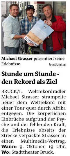 STR Alexander Petznek begrüßt Weltrekordhalter Michael Strasser im Brucker Stadttheater.